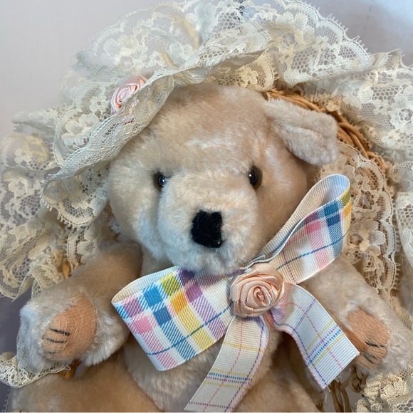 Dan Dee Vintage Victorian jointed Teddy Bear sitting on Wicker Peacock Chair - Picture 2 of 7